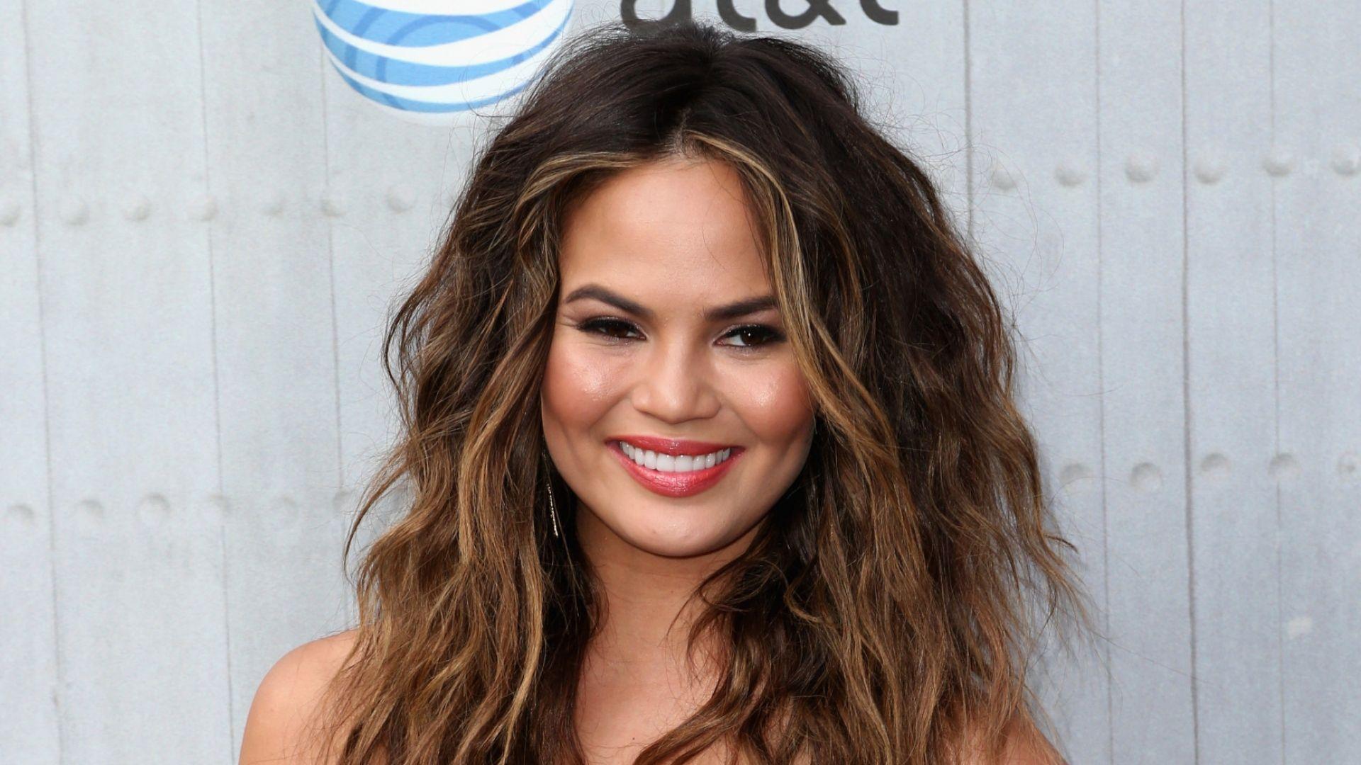 Chrissy Teigen’s Hairline-Lowering Surgery